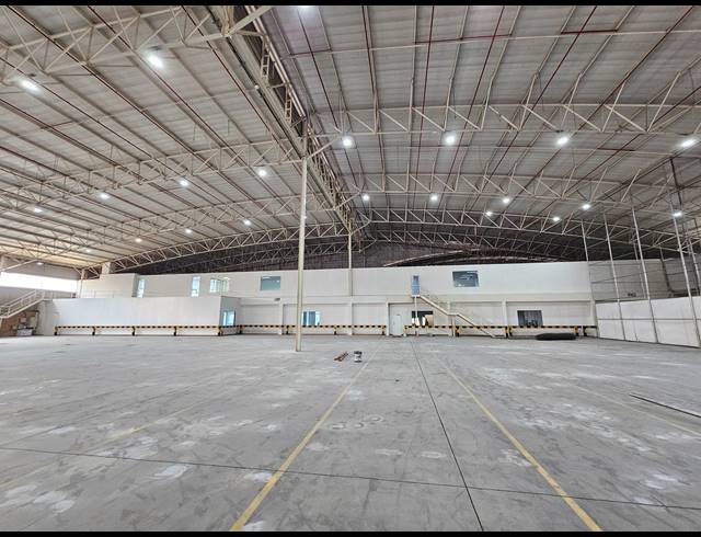 7,671M² WAREHOUSE TO LET IN LONGMEADOW